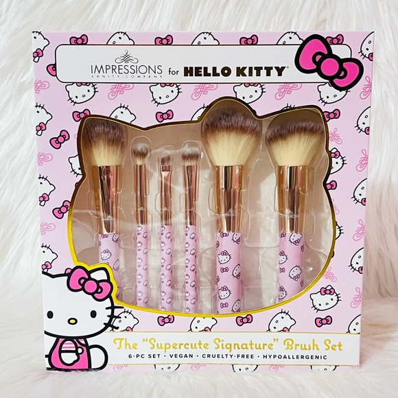 Hello‎ Kitty Makeup Brushes - Picture 1 of 4